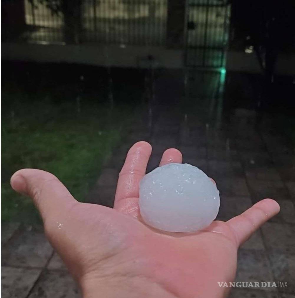 $!‘Golpea’ granizo a Nueva Rosita, Coahuila; reportan daños en clínica del IMSS