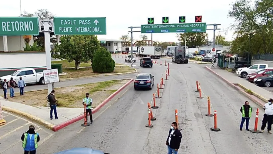 El movimiento de mercancías por la frontera Piedras Negras-Eagle Pass reporta una disminución en los ingresos aduaneros durante este año.