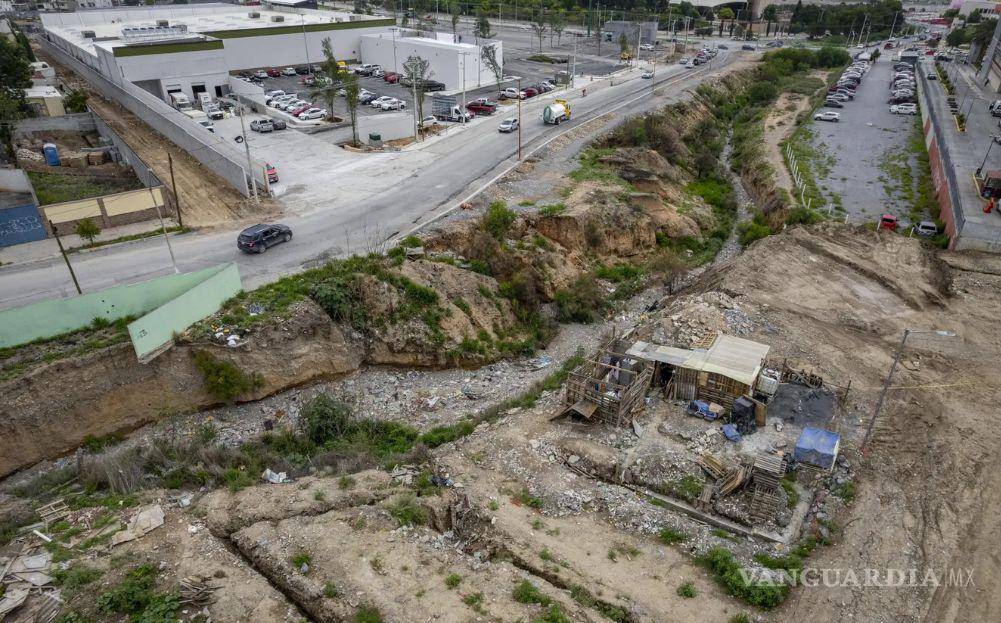 Saltillo: acuerdan gobierno, vecinos y SC realizar estudios técnicos para solucionar desborde de Arroyo Ceballos