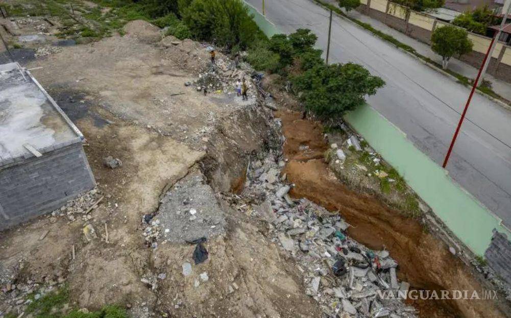 $!Tramos del Arroyo Ceballos presentan erosión y acumulación de desechos tras las precipitaciones recientes.