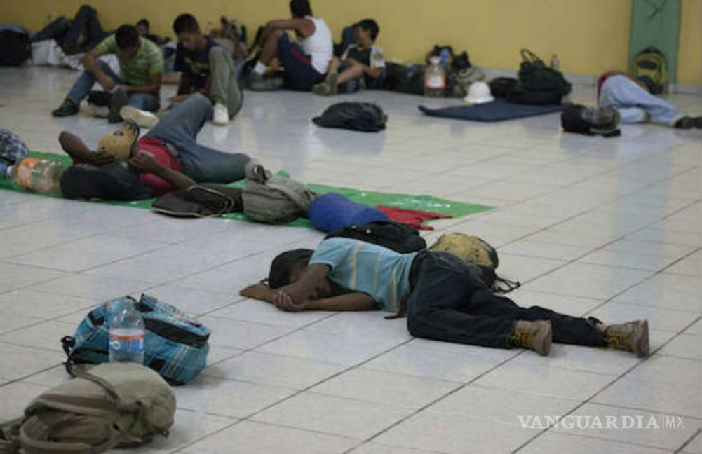 $!Denuncia la CNDH condiciones inhumanas en detención de migrantes: retenidos entre basura y ratas en Piedras Negras