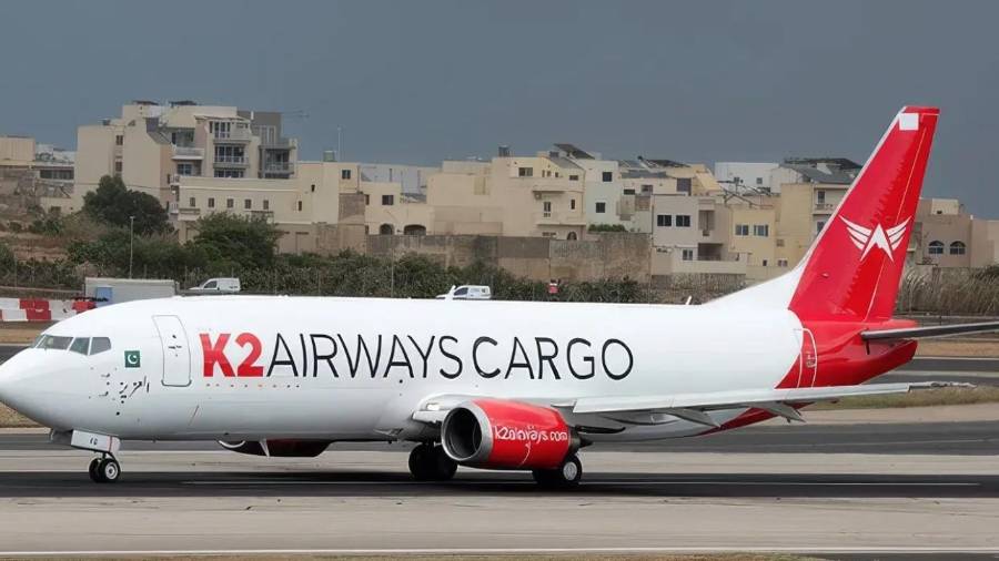 El avión con destino a Karachi, operado por la aerolínea privada K2 Airways, reportó un problema en el sistema de navegación mientras volaba desde Sharjah, en los Emiratos Árabes Unidos.