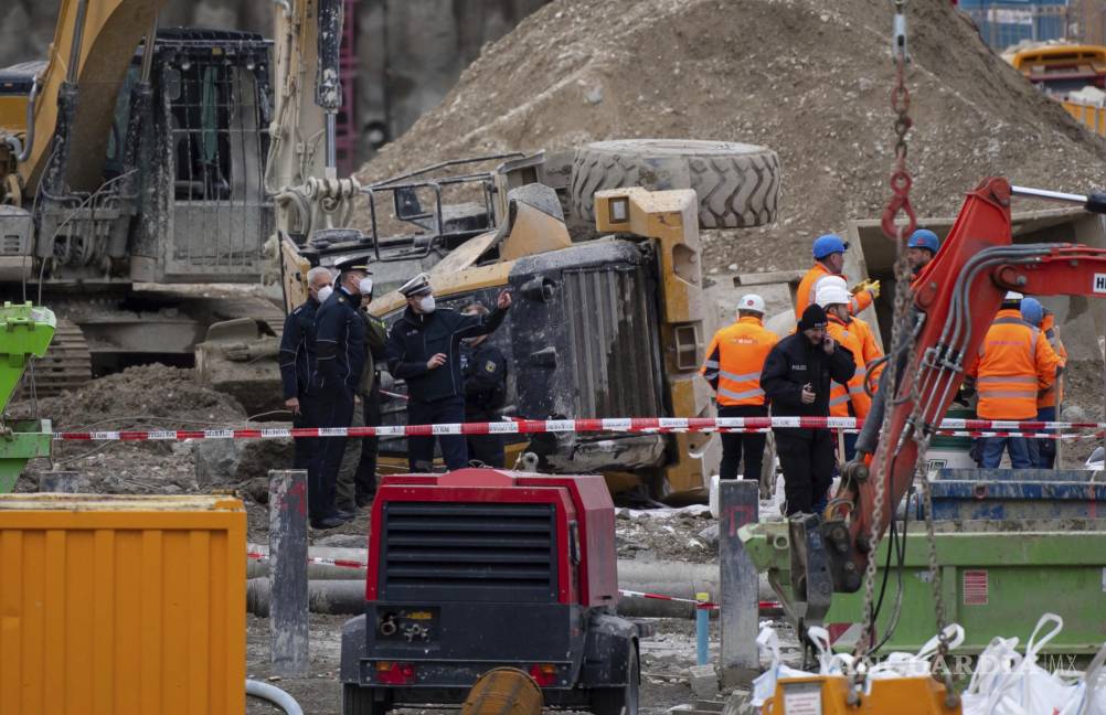 $!Una bomba de la Segunda Guerra Mundial estalló en un sitio de construcción junto a una importante línea ferroviaria en Múnich, hiriendo a cuatro personas. AP/Sven Hoppe/dpa