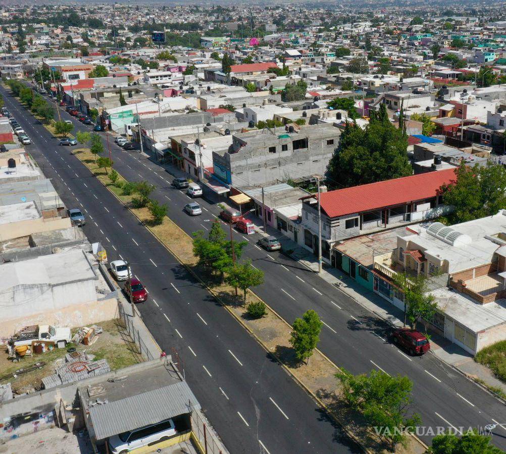 $!Además de pavimentar calles, se trabaja también en la reforestación de bulevares,