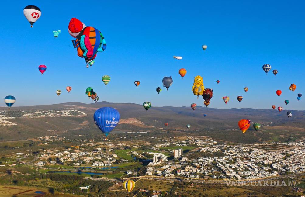 $!Fotografía de globos aerostáticos durante el 22 Festival Internacional del Globo (FIG) en León, estado de Guanajuato (México).