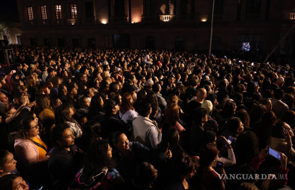 $!Los saltillenses aprovecharon este concierto para celebrar a las mamás.