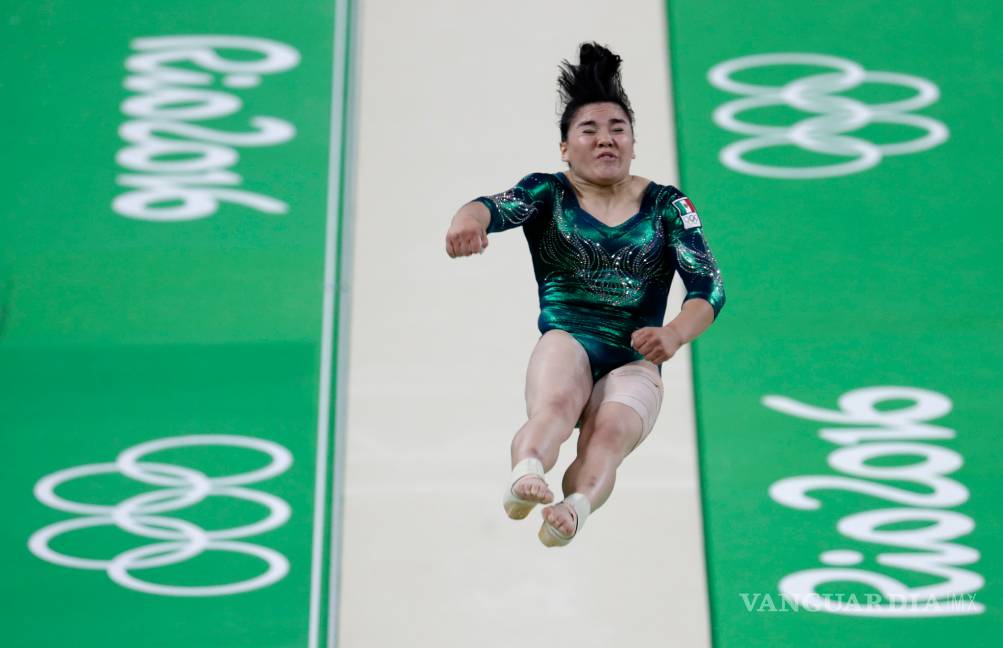 $!México se estrenó en el podio... como el uniforme más feo