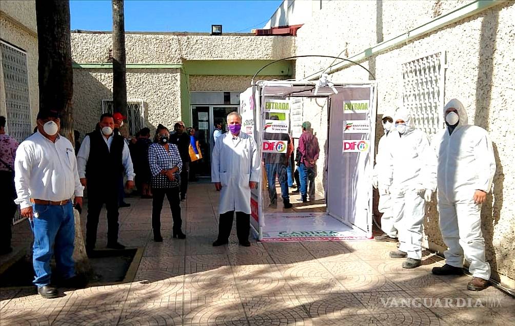 $!Colocan tunel sanitizador en Clínica 9 del IMSS en Frontera, Coahuila