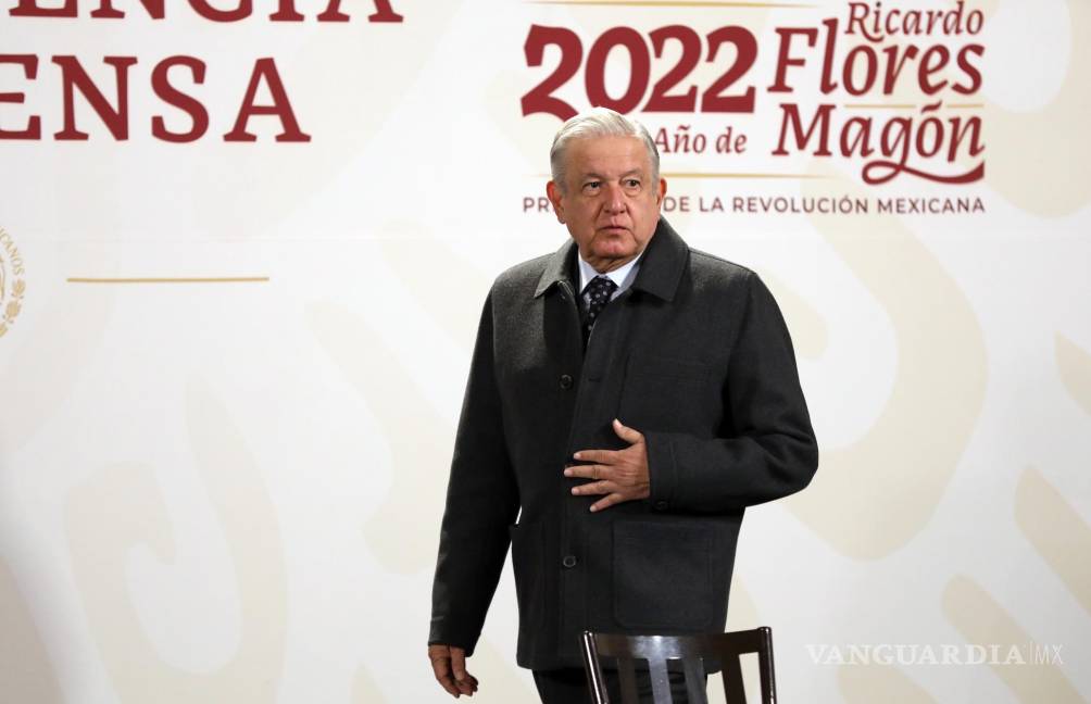 $!El presidente de México, Andrés Manuel López Obrador, reapareció este lunes en su rueda de prensa matutina tras padecer COVID-19.