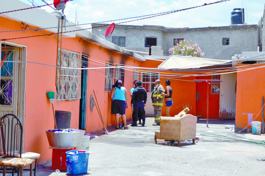 $!Se incendia casa mientras la madre dormía: niños la salvan del fuego