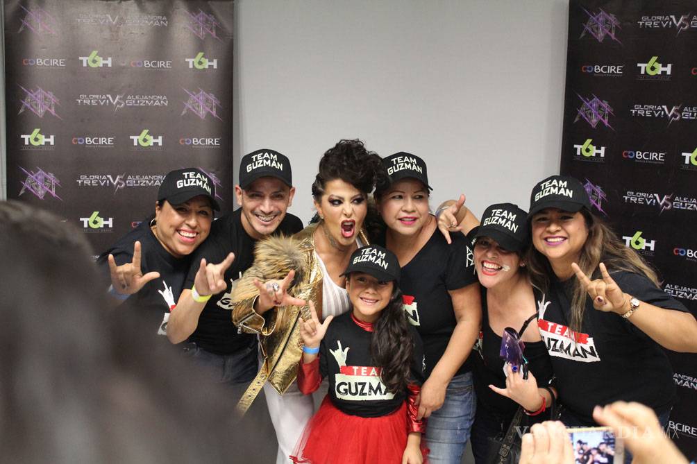 $!Fans sorprenden a Alejandra Guzmán y La Arena la reconoce