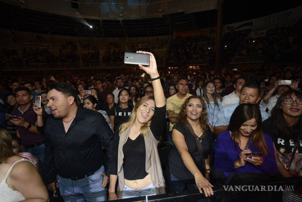 $!Reik se rinde ante el desamor de Saltillo