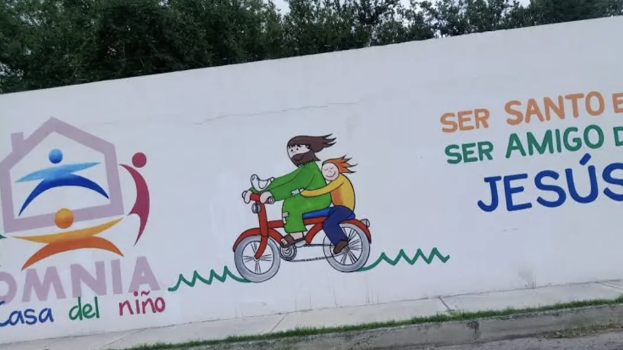 Centros OMNIA brindan apoyo psicológico, educativo y acompañamiento familiar a menores en situación vulnerable.