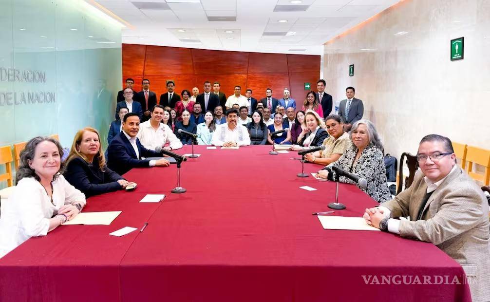 $!Vidulfo Rosales renuncia como abogado de familias de Ayotzinapa y se suma al equipo de Hugo Aguilar en la SCJN