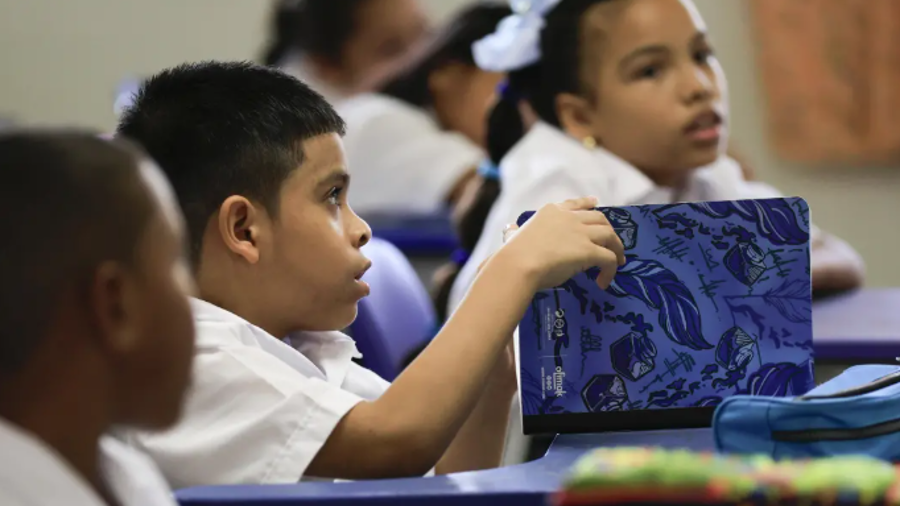Aunque inicialmente se planteó la posibilidad de adelantar el cierre del ciclo escolar por las altas temperaturas, la Secretaría de Educación mantuvo sin cambios el calendario oficial de 185 días.