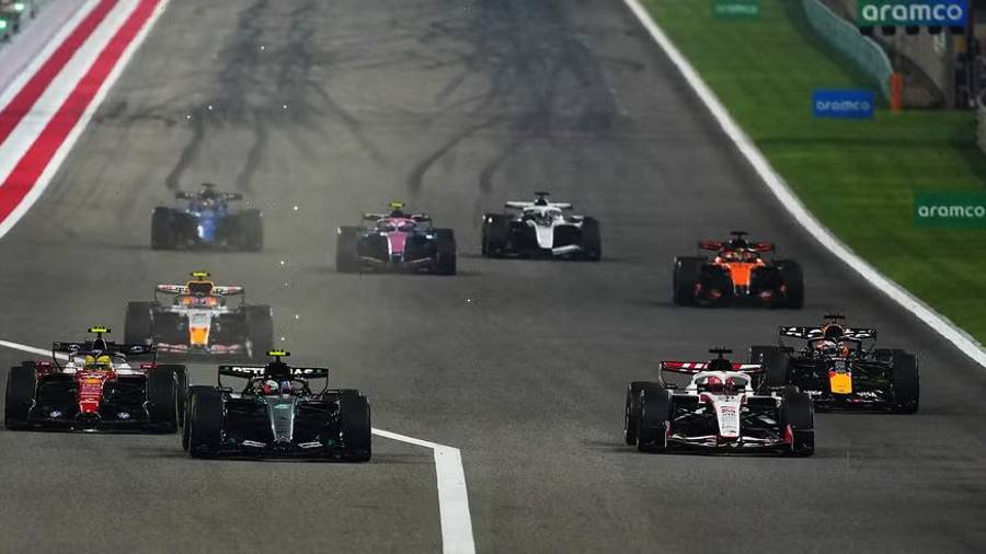 Equipos de la Fórmula 1 ajustaron sus vuelos para llegar a tiempo al circuito en Melbourne.