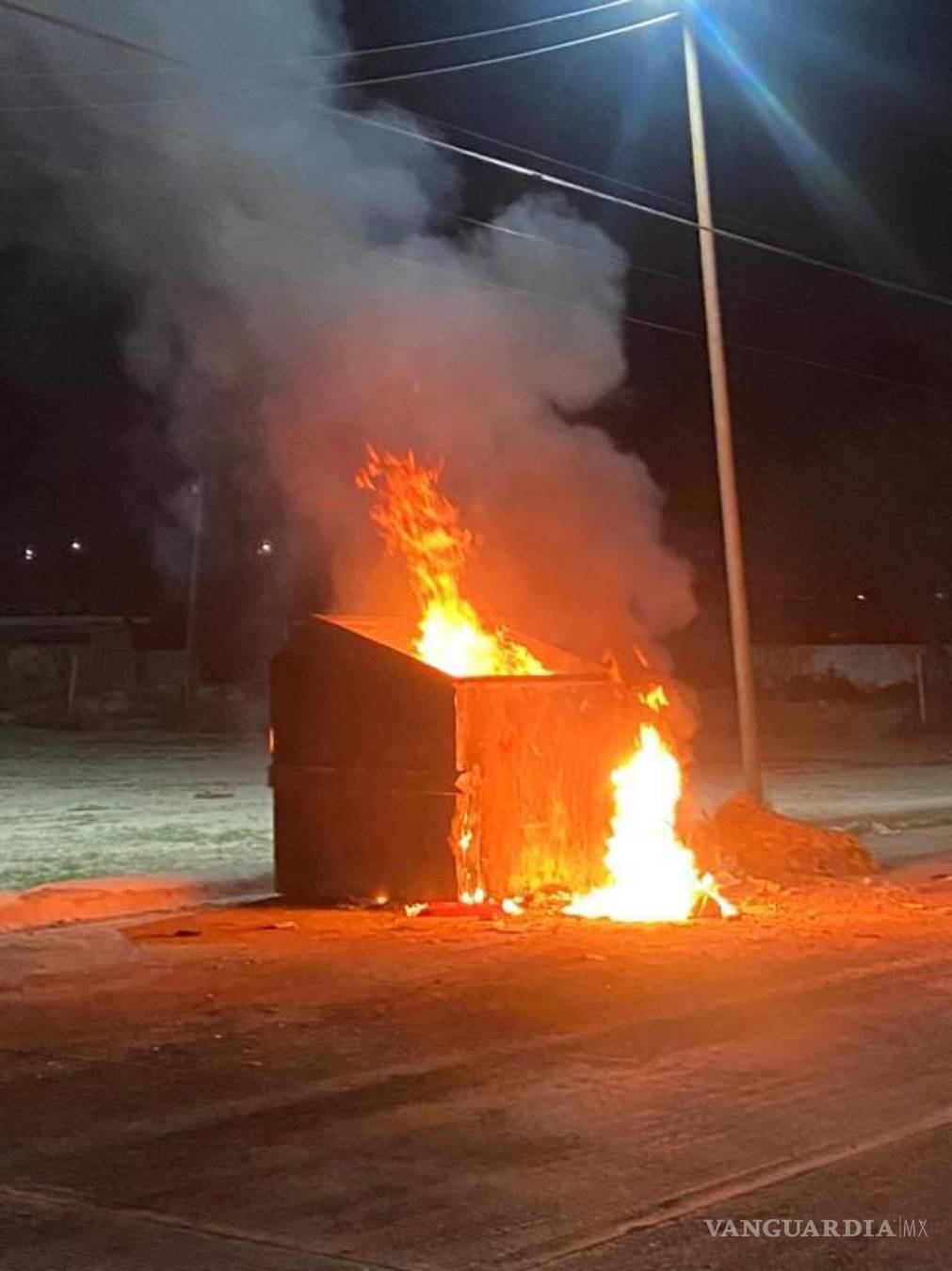 $!Se han visto contenedores que no están ni a la mitad de capacidad, ardiendo.