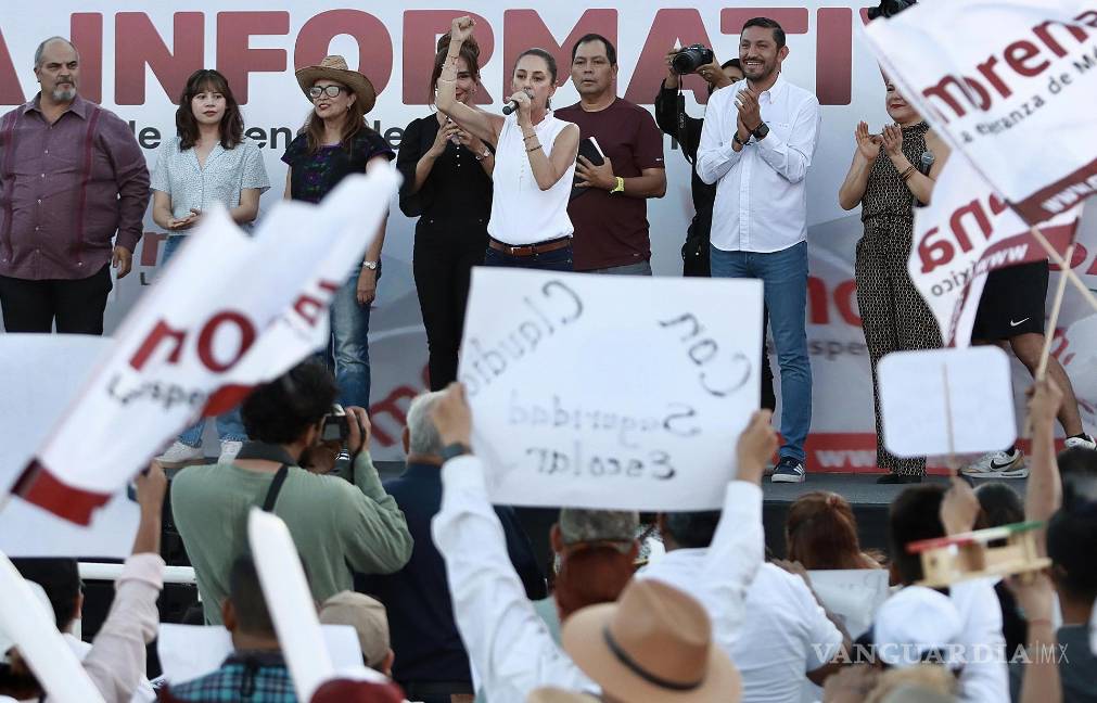 $!La aspirante a la candidatura presidencial por Morena, Claudia Sheinbaum, durante un acto protocolario en Ciudad Juárez, en Chihuahua (México).