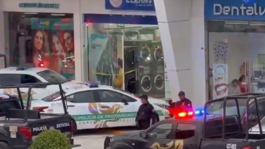 El pasado 1 de diciembre se registró una balacera en la Plaza Arkana, ubicada en Cuautitlán Izcalli, Estado de México, que dejó como resultado dos hombres sin vida y un hombre lesionado.