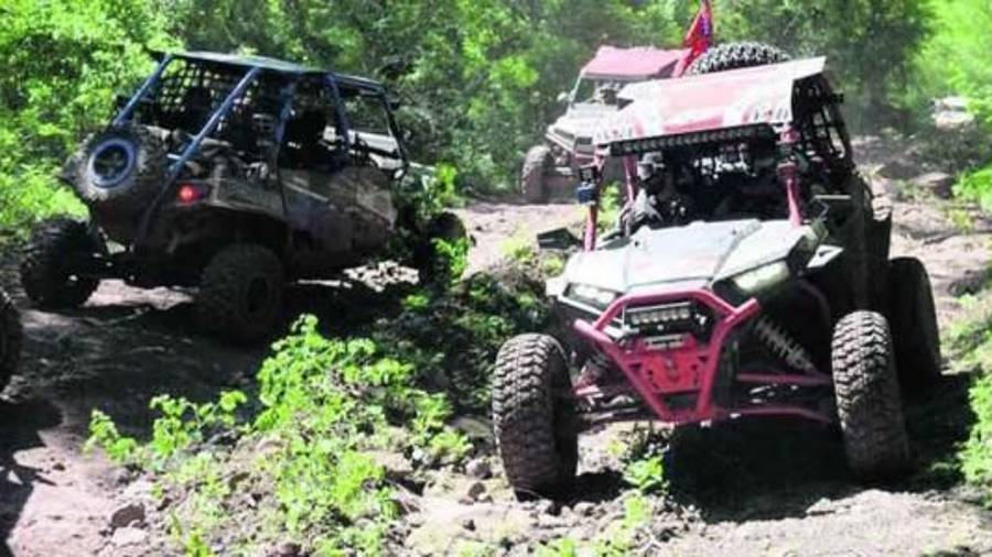 En Mazatlán corriente del río se llevó 15 coches de la 'Ruta Racer'