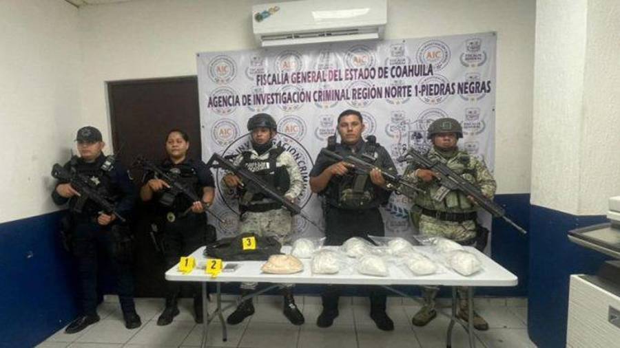 Autoridades aseguraron ocho kilos de metanfetamina durante un operativo en Piedras Negras.