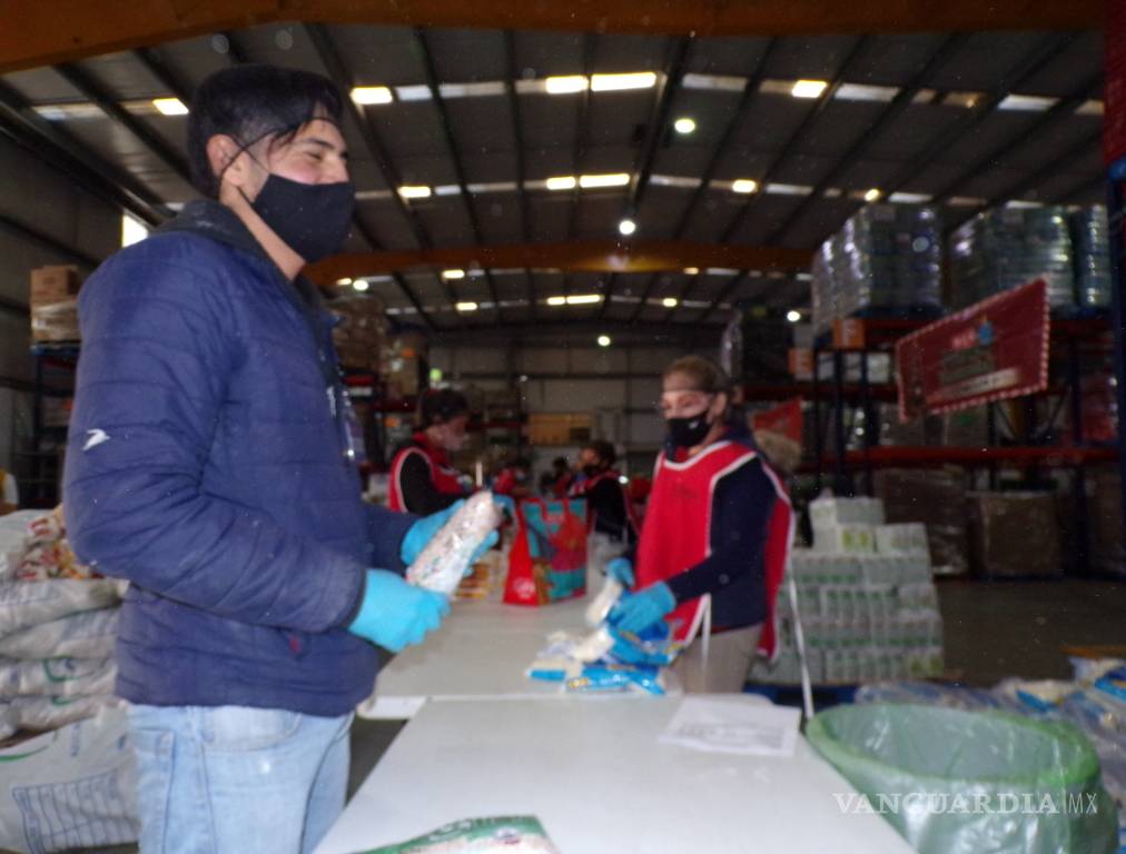 $!Sin posada por COVID; pero con despensa y bolo, manos a la obra en el Banco de Alimentos