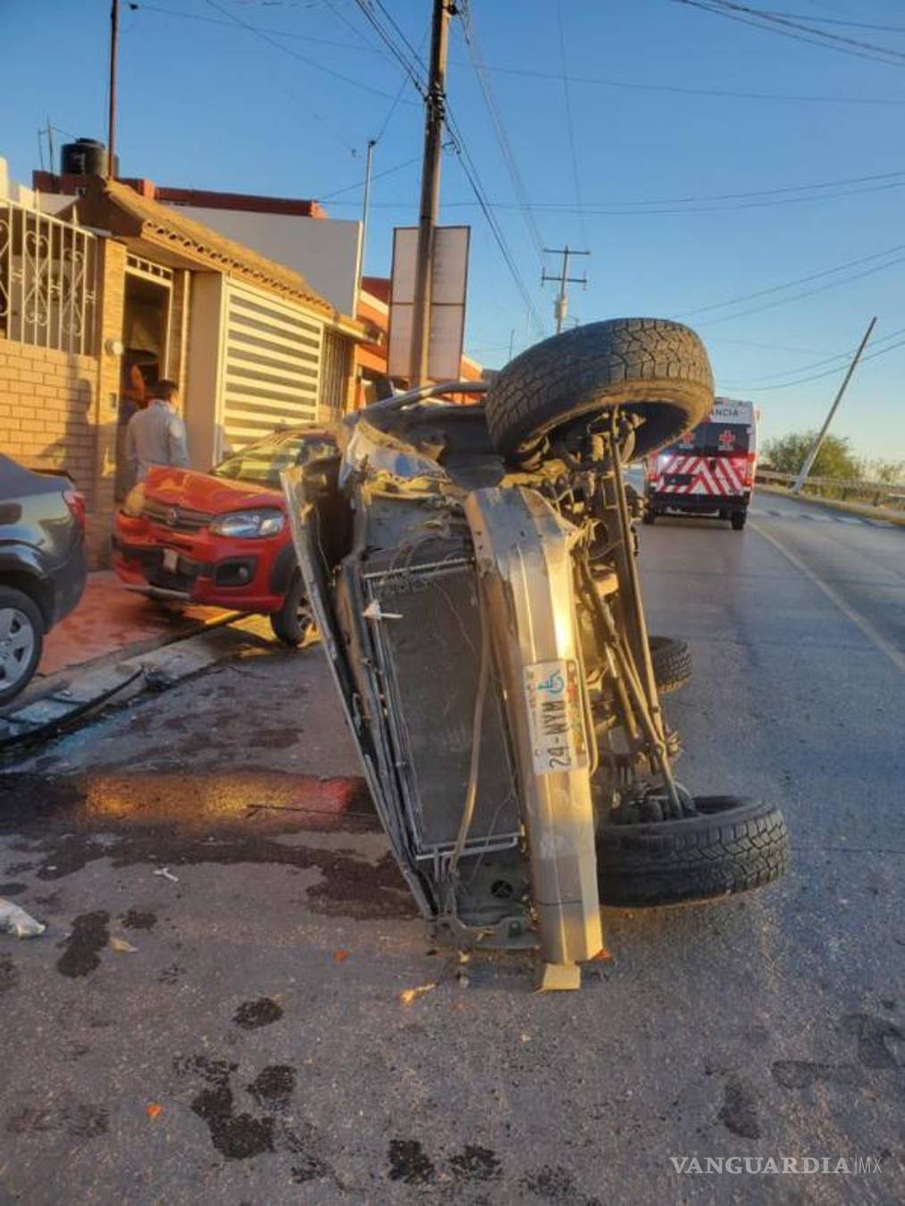 $!De costado terminó el vehiculo.