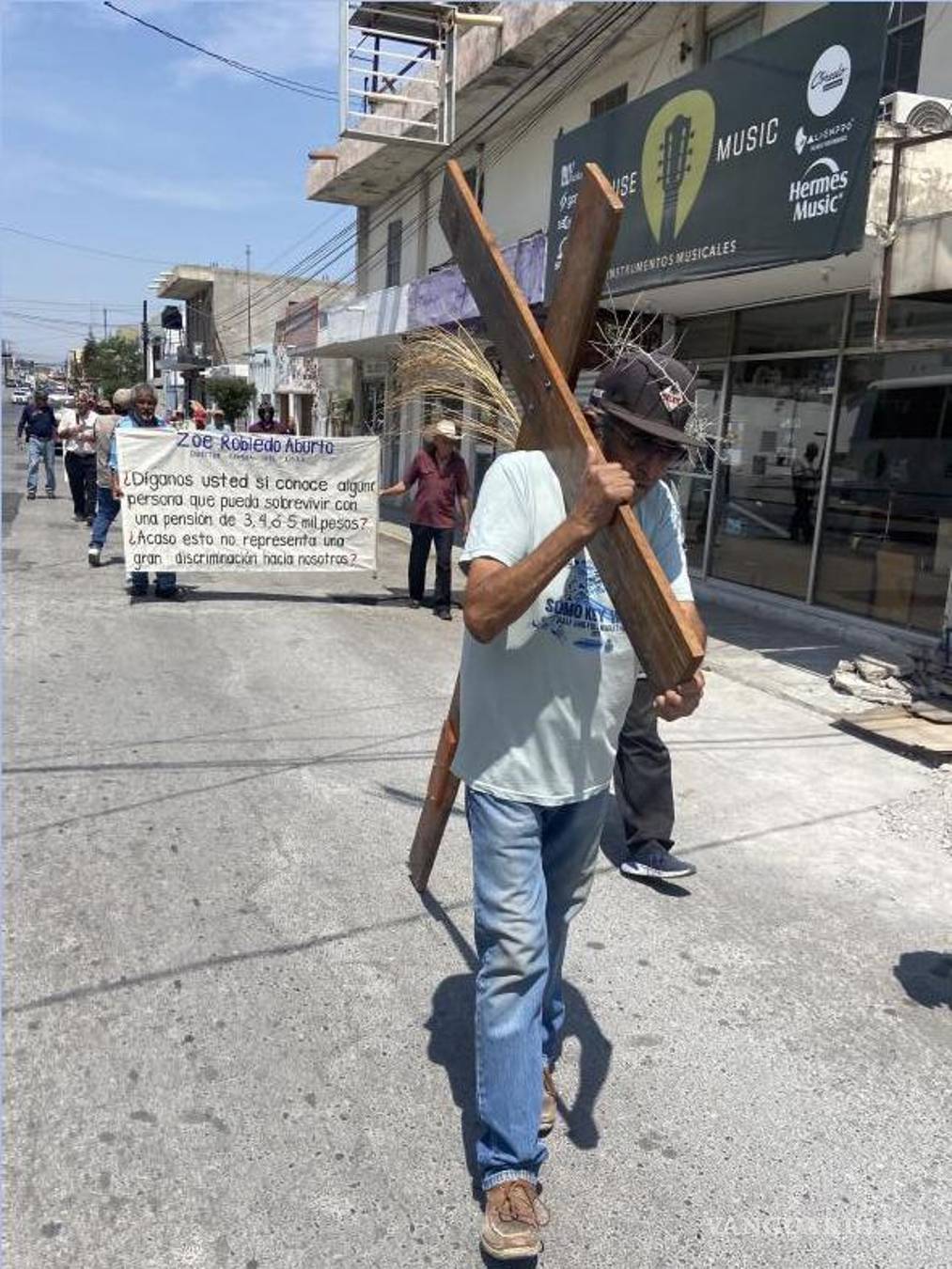 $!Los pensionados señalaron que, tras décadas de trabajo, reciben pagos que no alcanzan ni el salario mínimo.