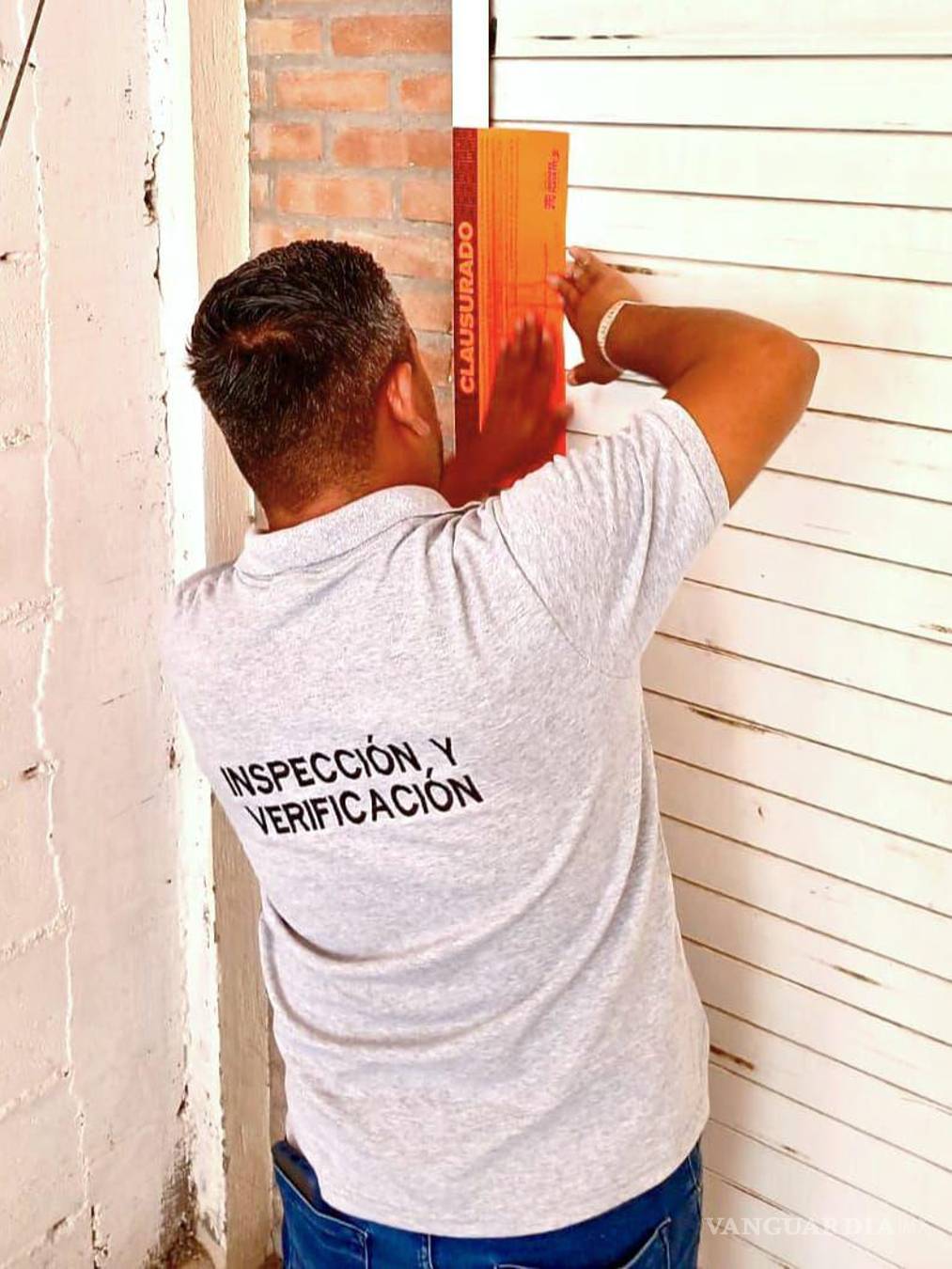 $!Personal de Inspección y Verificación colocó sellos de clausura en La cocina de Rosy, ubicada en la colonia Loma Real II.