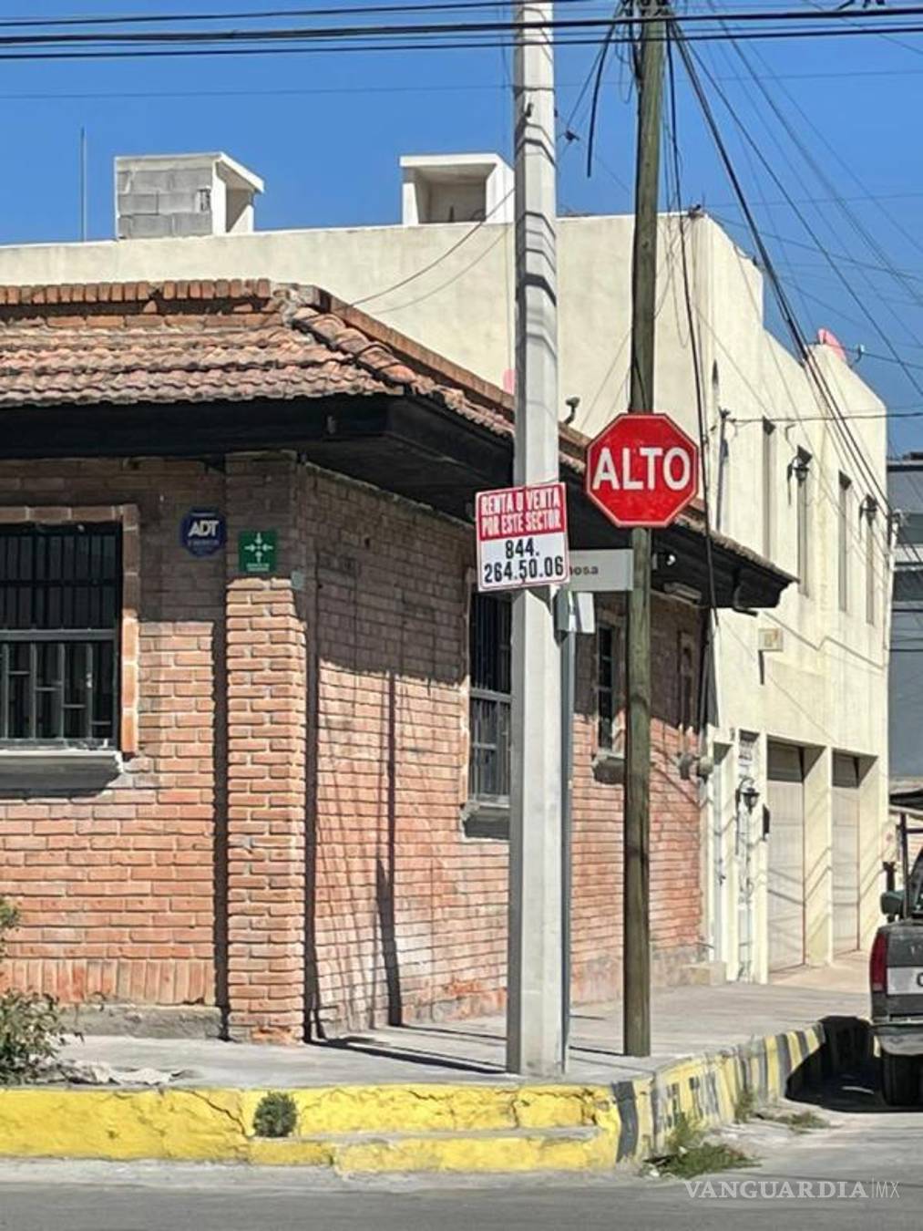 $!En la calle Chiapas y alrededores se observan varias casas en venta, tanto con letreros visibles como en plataformas digitales como Marketplace.