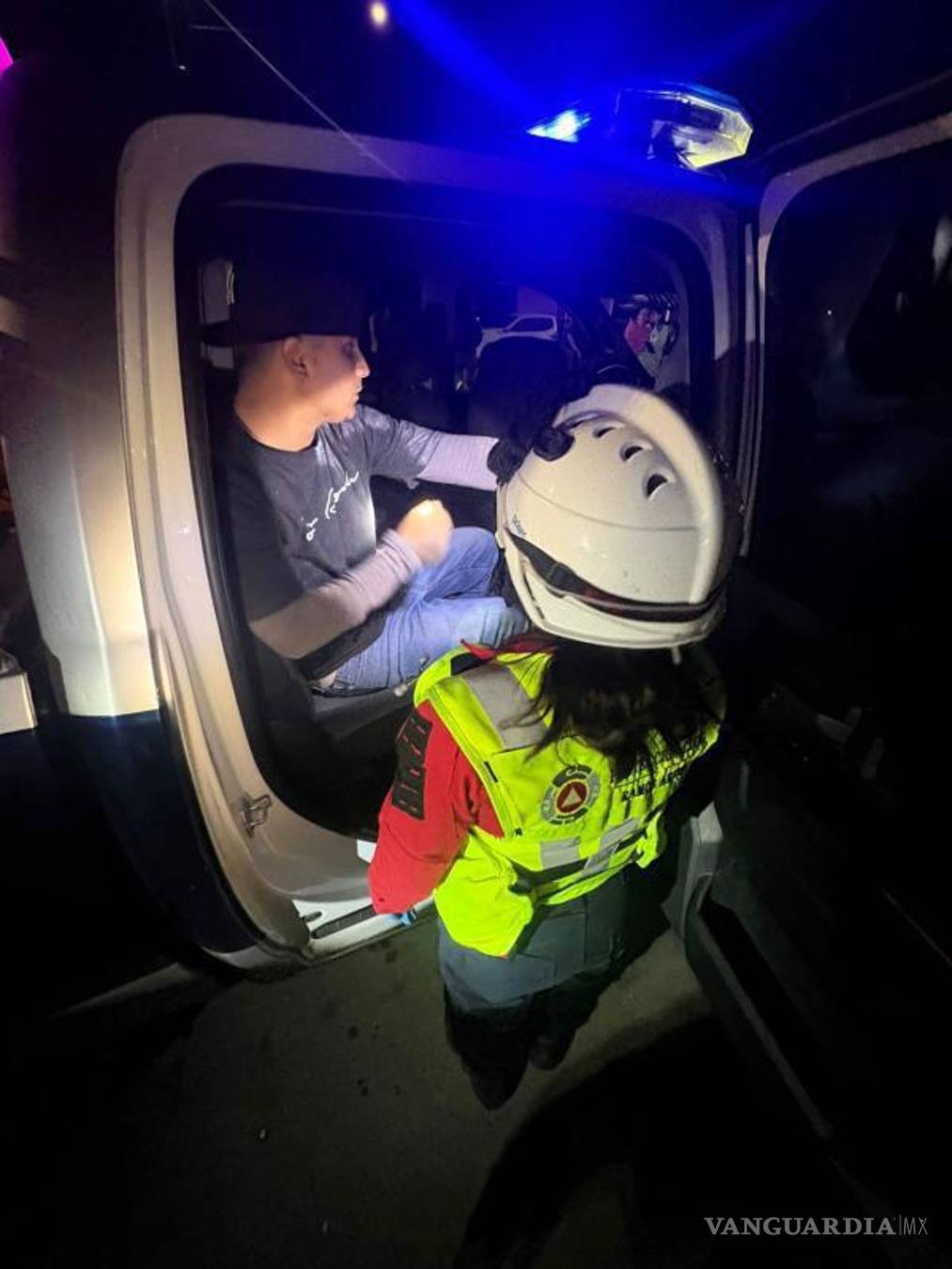 $!El conductor fue detenido por la Policía Municipal tras confirmarse que manejaba en estado inconveniente.