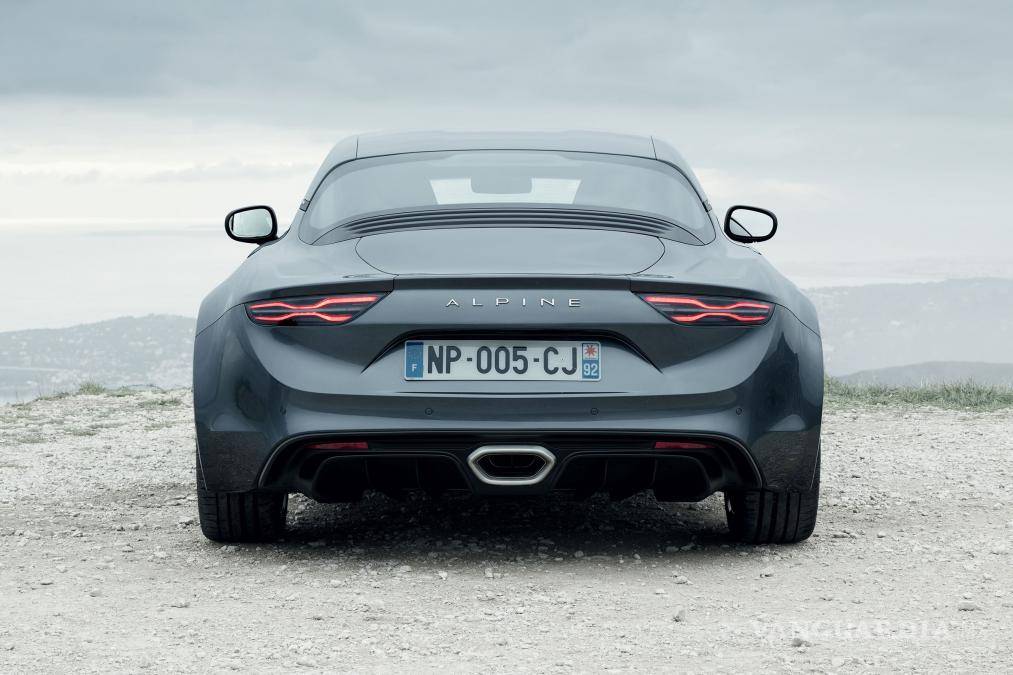 $!Alpine A110 Pure y Légende, dos caras, mismo lujo