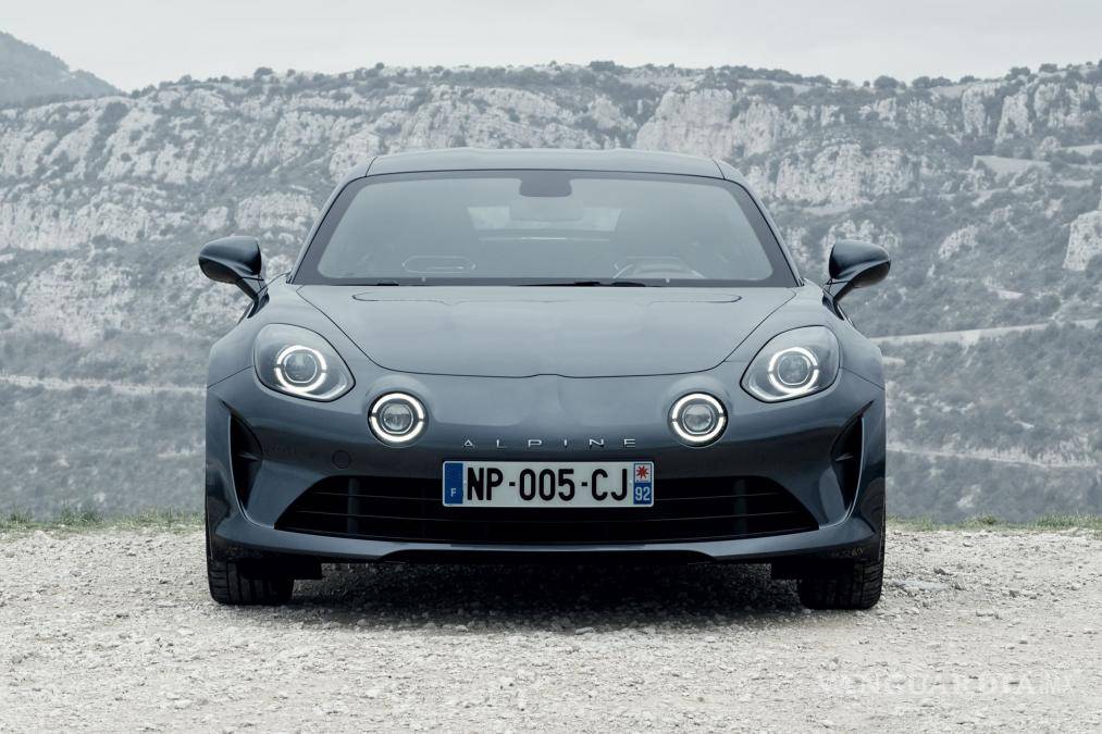 $!Alpine A110 Pure y Légende, dos caras, mismo lujo
