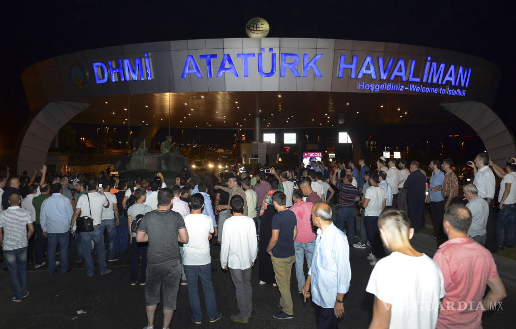 $!Impiden a funcionarios públicos de Turquía viajar al extranjero