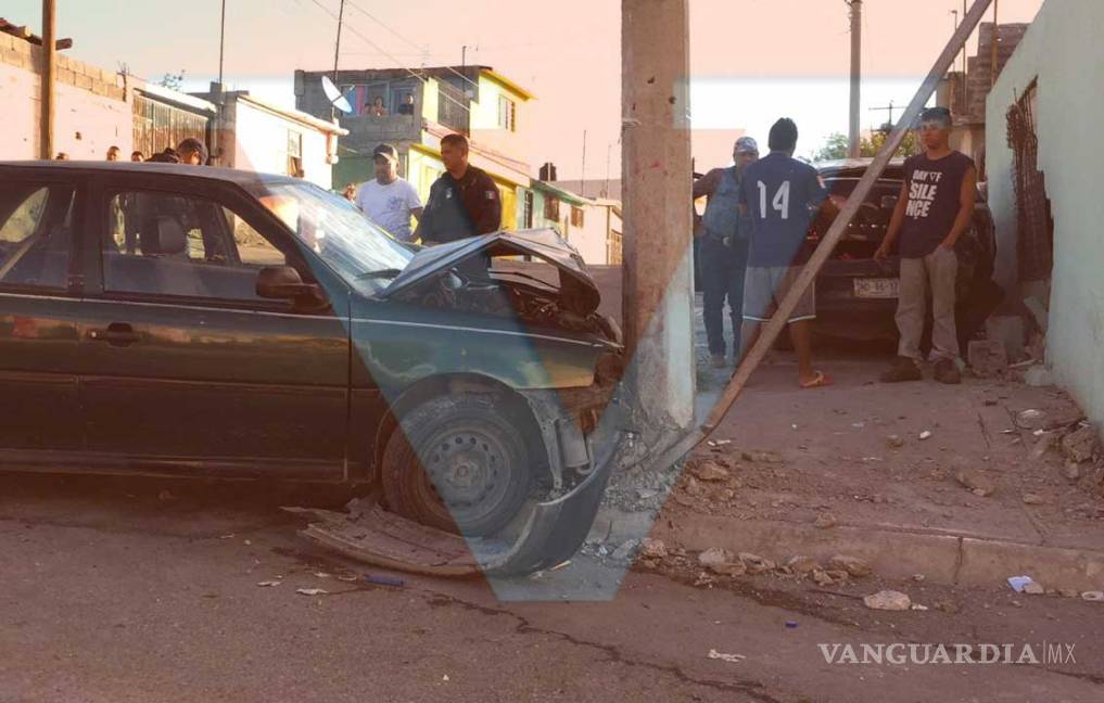 $!Celoso hombre persigue a expareja hasta impactar su auto en calles de Saltillo