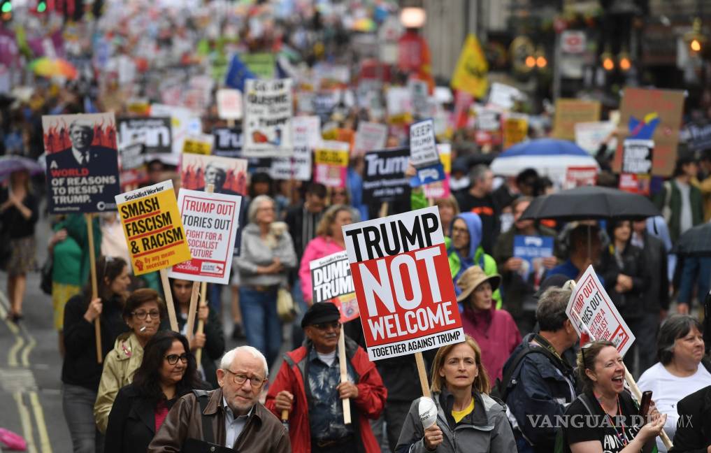 $!Miles de londinenses le gritan al presidente de EU “Donald Trump, no es bienvenido aquí”