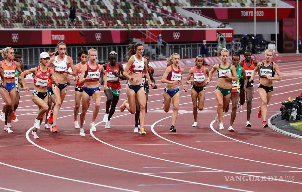 $!Los atletas compiten en la final femenina de 10,000 m durante los eventos de atletismo de los Juegos Olímpicos de Tokio 2020 en el Estadio Olímpico de Tokio, Japón. EFE