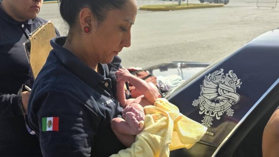 El hecho ocurrió durante la mañana, cuando la joven no logró llegar al hospital y buscó ayuda en la estación de Bomberos, donde finalmente dio a luz a un varón.
