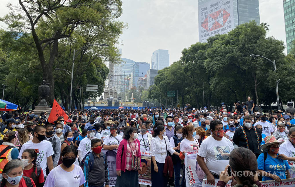 $!Sin incidentes graves se lleva a cabo la marcha nacional por Ayotzinapa en la CDMX