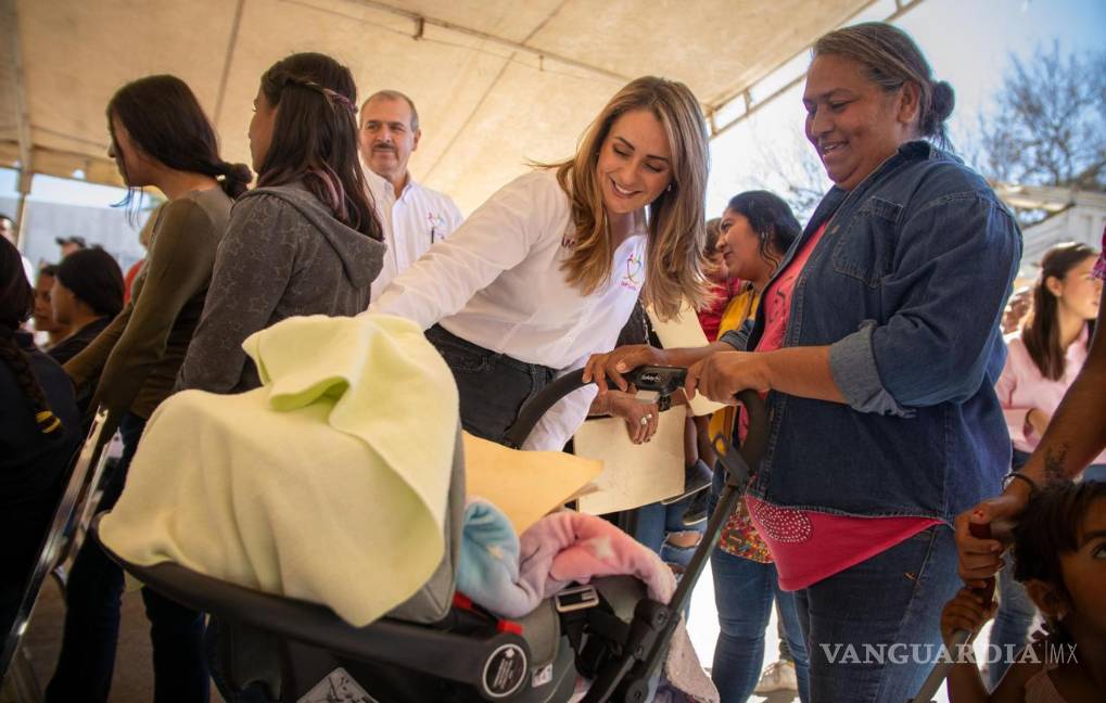 $!Luly López Naranjo, presidenta honoraria del DIF Saltillo, destaca la importancia de acercar servicios médicos y de apoyo a las comunidades rurales de Saltillo.