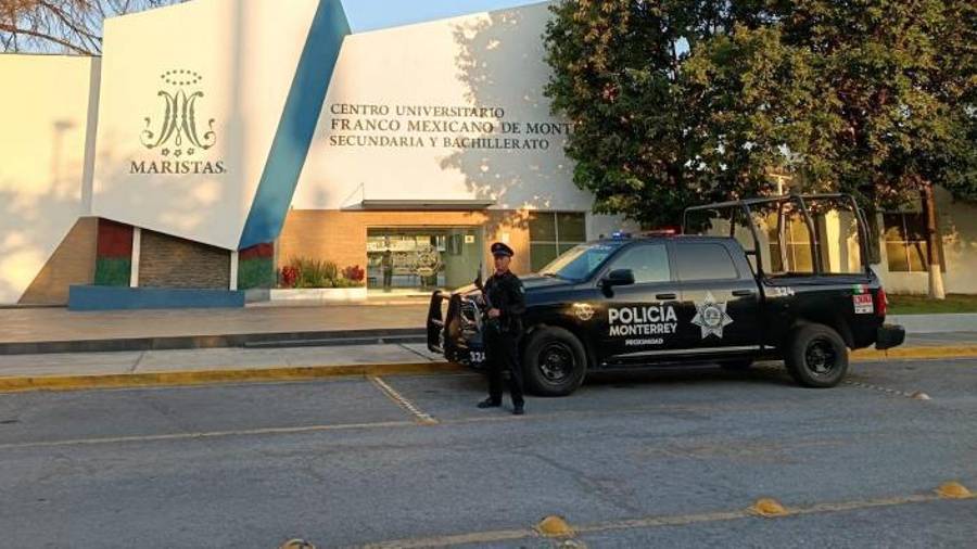 Autoridades municipales desplegaron un operativo en el Centro Universitario Franco Mexicano de Monterrey (CUM) ante amenazas de un ataque armado este jueves.