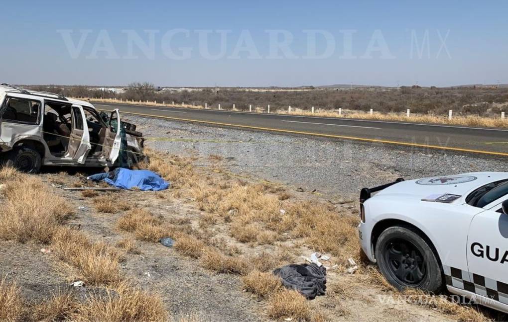 $!Una persona sin vida deja volcadura en la carretera Saltillo-Torreón