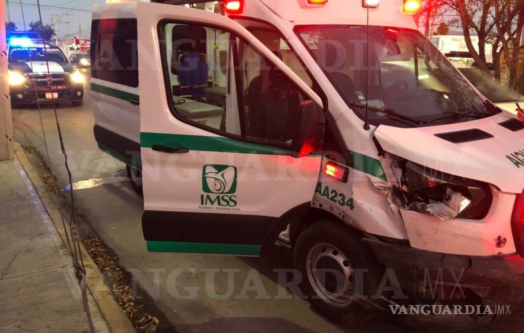 $!Embarazada pierde a su bebé tras chocar ambulancia que la trasladaba en calles de Ramos Arizpe
