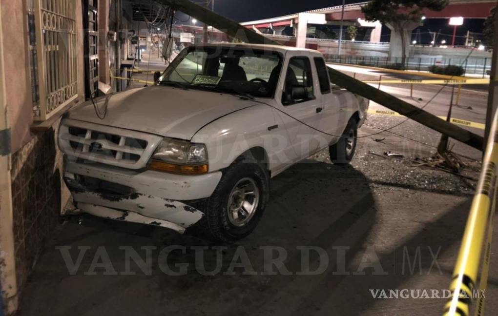 Se estampa contra casa y huye, en Paseo de la Reforma de Saltillo