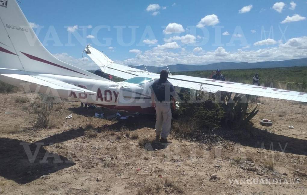 $!Avioneta aterriza de emergencia en Castaños por fallas en el motor
