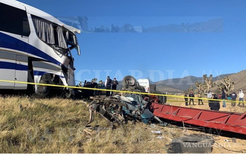 $!Fallecen tres personas en accidente vial en Arteaga, Coahuila