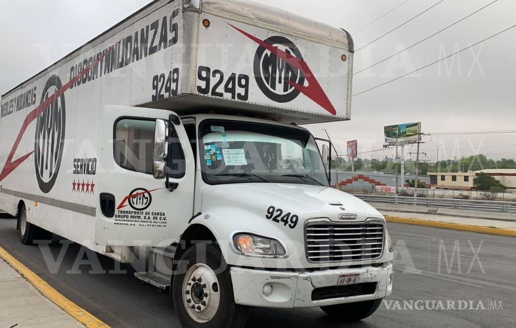Camión con boletas electorales choca contra vehículo de Sedena en Saltillo