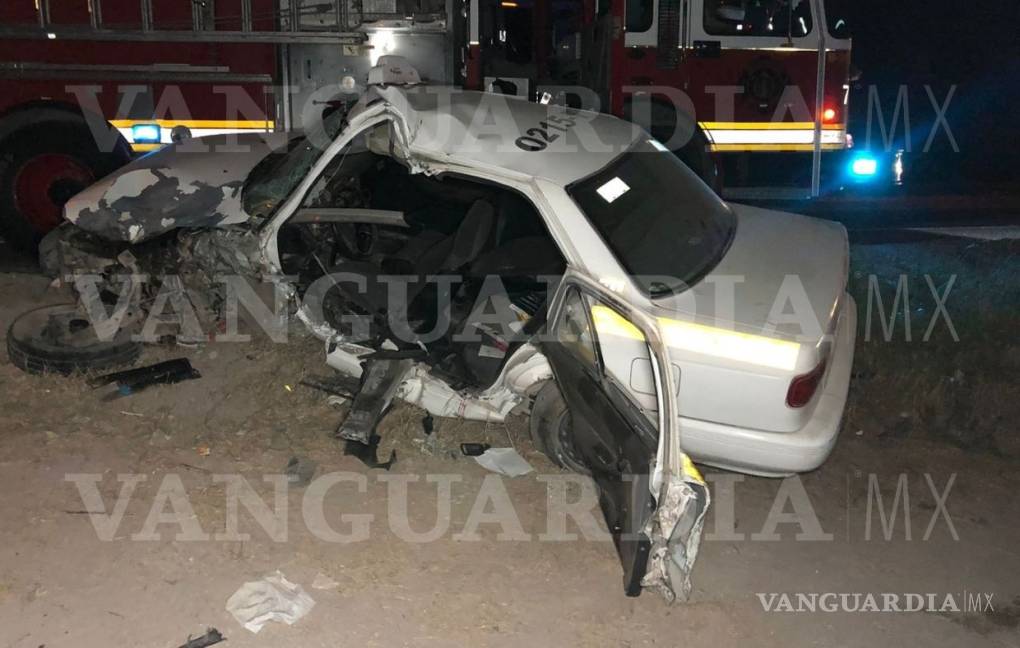 $!Taxista queda prensado tras impacto contra camioneta en la carretera a Zacatecas