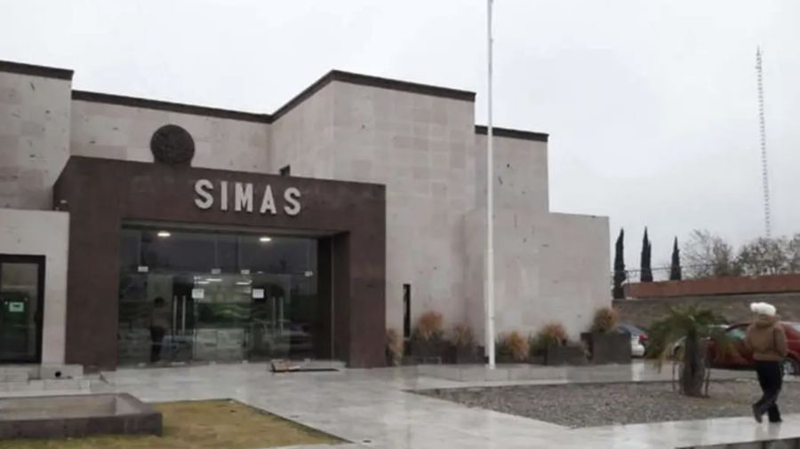 El caso se enmarca en la disputa por el control del SIMAS, donde se han señalado despidos y cambios en la estructura del organismo.