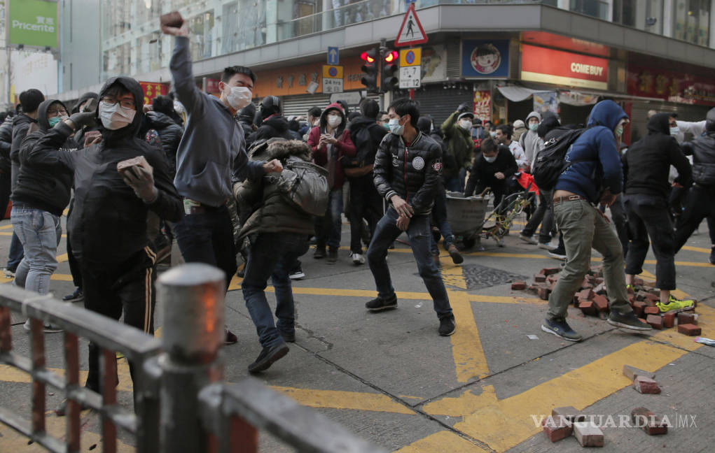 $!Enfrentamientos en Hong Kong durante celebración del año nuevo lunar